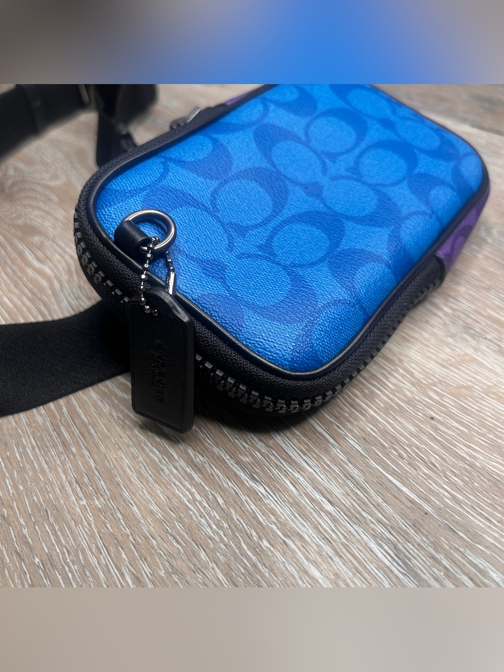 Coach Multifunction Phone Pack in Blocked Signature Canvas - Picture 3 of 8